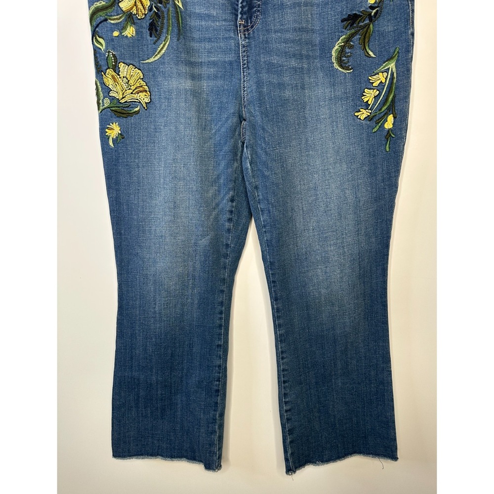 Chico's So Slimming Girlfriend Kick Flare Floral Embroidered Crop Jeans Size 12 - Picture 6 of 14